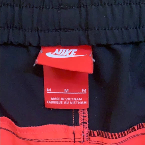 Nike shorts pink with pocket in back for phone - Picture 2 of 3